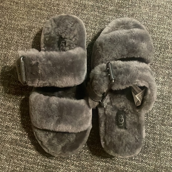 Brand New Never worn Women’s UGG Fuzz Yeah Slippers Size 5 - Picture 2 of 9